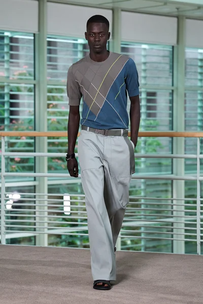 Look 19